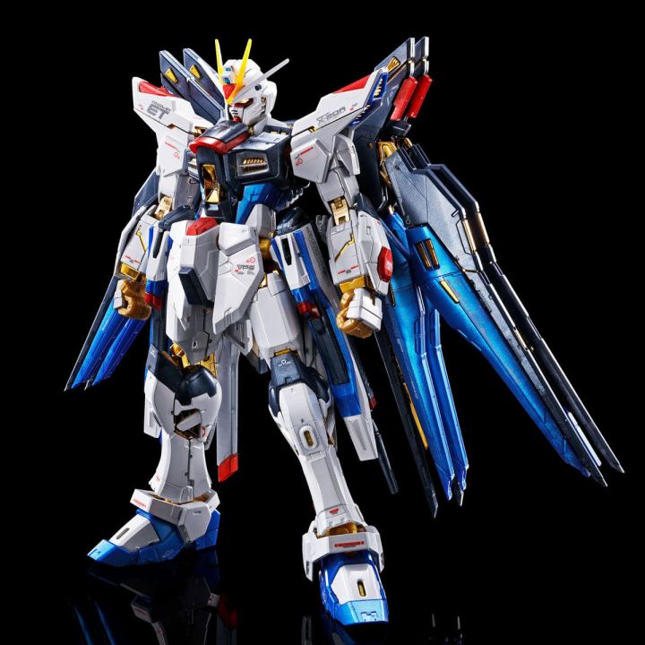 BANDAI MOBILE SUIT GUNDAM SEED DESTINY - Real Grade RG STRIKE FREEDOM GUNDAM (TITANIUM FINISH) Model Kit Figure (Gunpla)