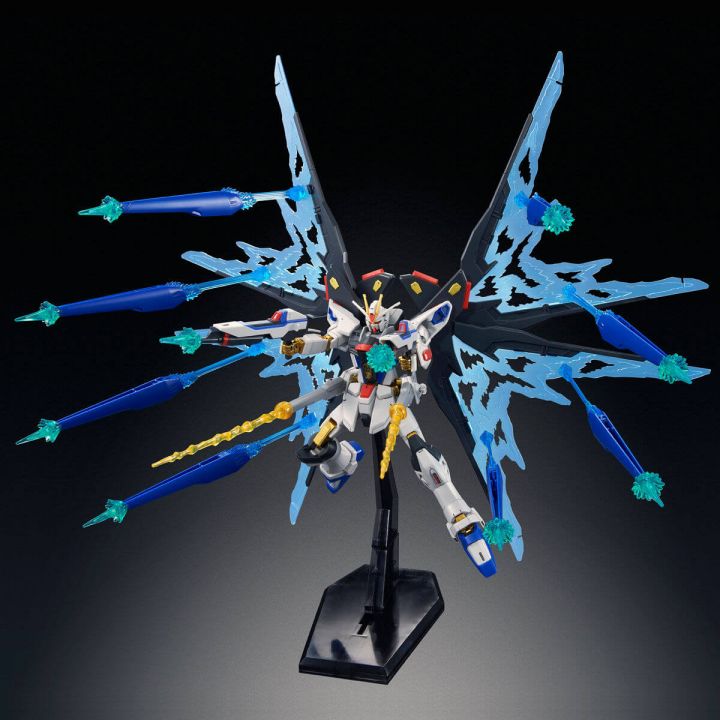 BANDAI Mobile Suit Gundam SEED DESTINY - High Grade HGCE STRIKE FREEDOM GUNDAM (WINGS OF LIGHT DX EDITION) Model Kit Figur